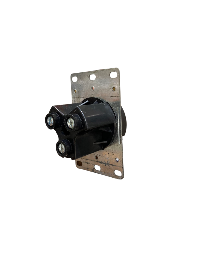 TOMACORRIENTE PARA EMBUTIR 3X50A TRIFASICO 32B 50A,125/250VAC,3P-3VIAS, NEMA 10-50R LUMINART